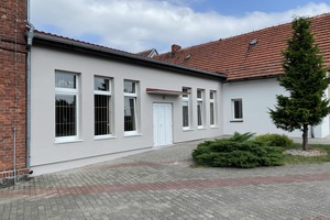 Wyremontowany budynek szkoły w Dłużynie