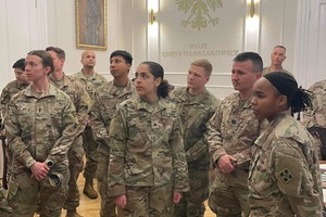 Amerykańscy żołnierze z wizytą w Pałacu Sułkowskich