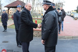 Wręczenie kluczyków, dokumentów do samochodu oraz aktów przekazania