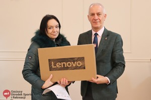 Przekazanie sprzętu komputerowego dla dzieci oraz wnuków byłych pracowników PGR