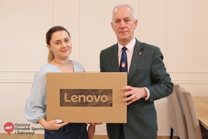 Przekazanie sprzętu komputerowego dla dzieci oraz wnuków byłych pracowników PGR