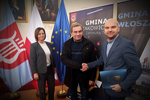 Zatwierdzenie podpisania umowy uściskiem dłoni